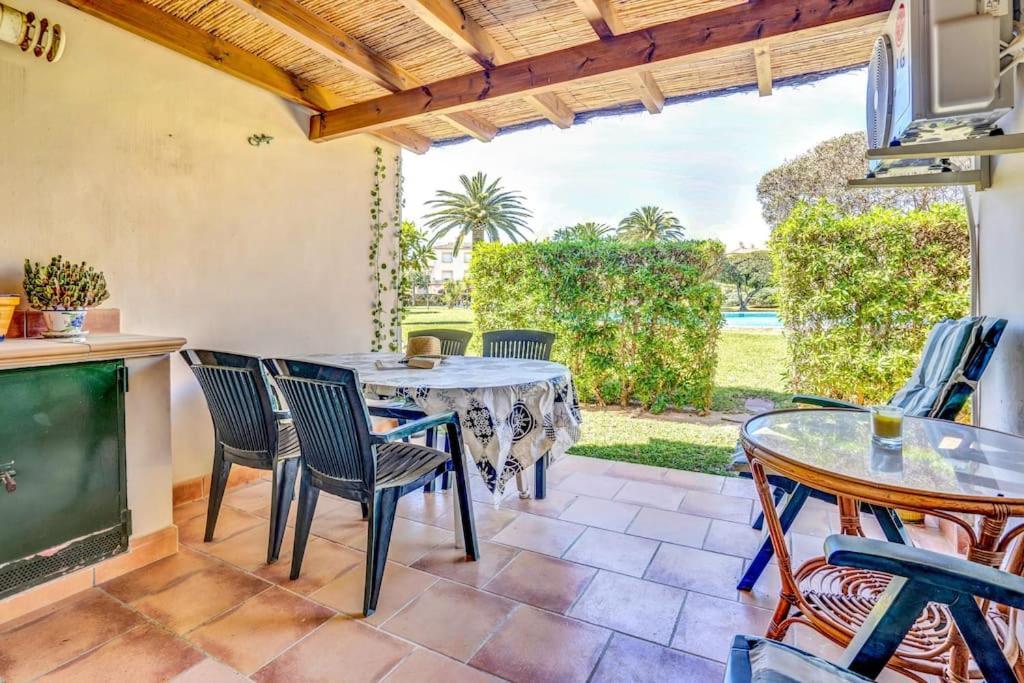 La Isla Casa Barnaby Villa Platja de Larenal Exteriör bild