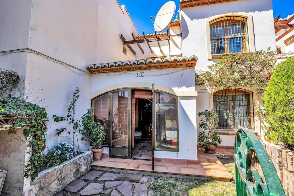 La Isla Casa Barnaby Villa Platja de Larenal Exteriör bild